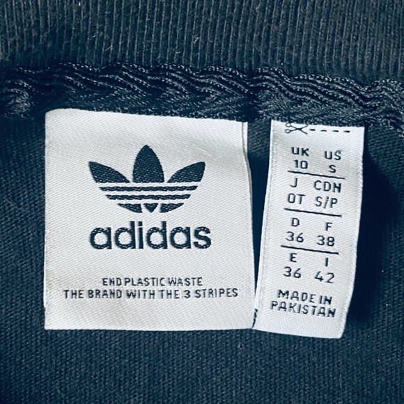 Adidas Small Black Crop Tee - Picture 3 of 6
